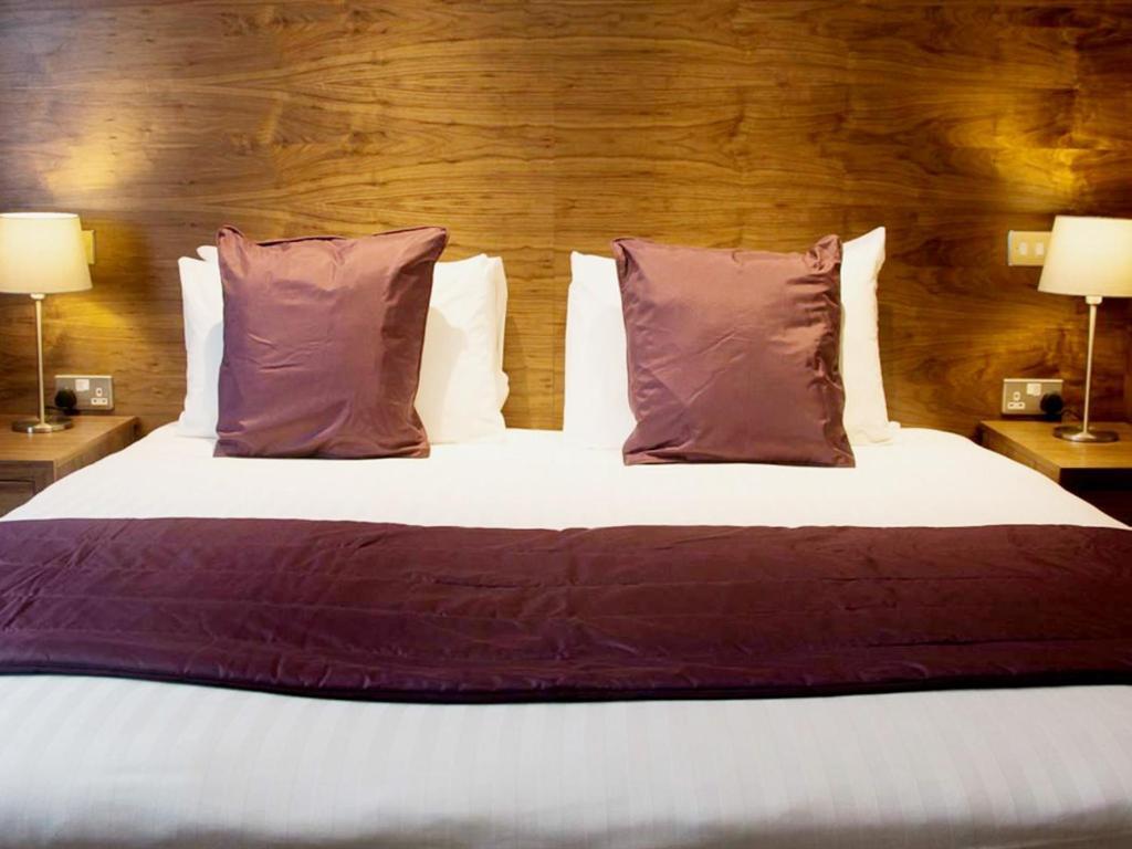 Hotel The White Hart à Swindon Extérieur photo