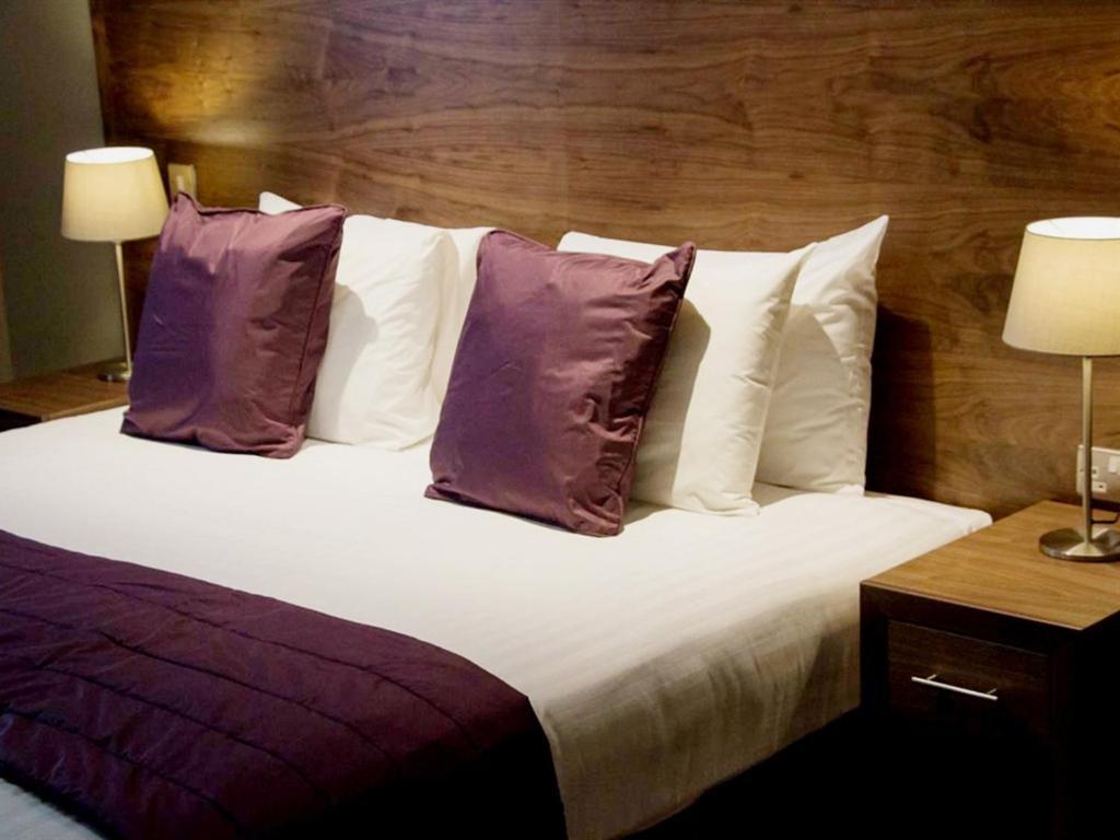 Hotel The White Hart à Swindon Extérieur photo
