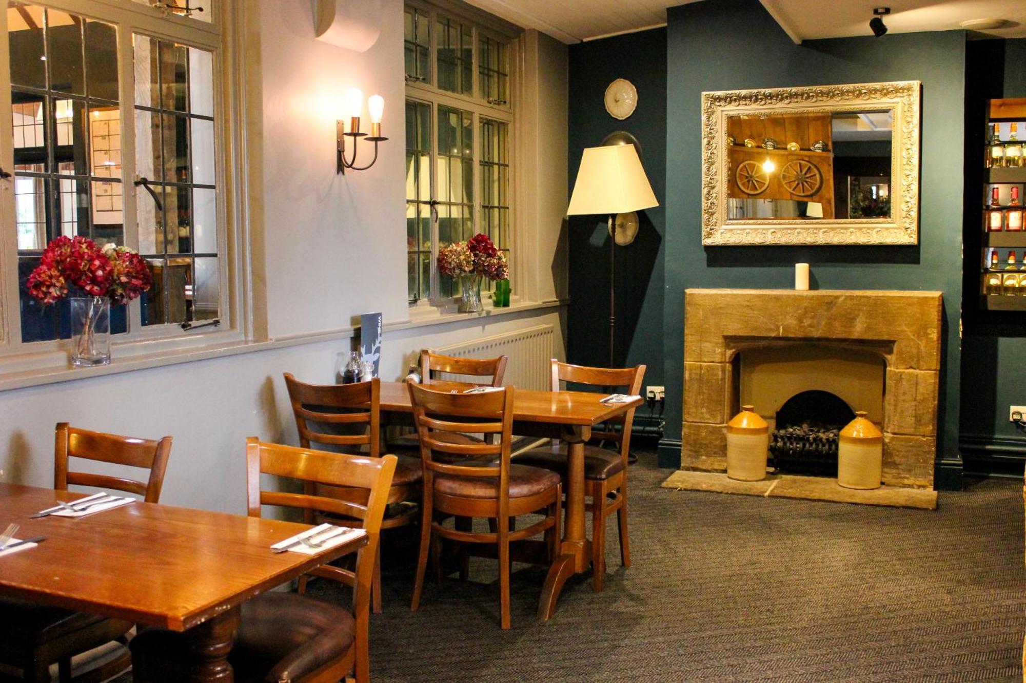 Hotel The White Hart à Swindon Extérieur photo